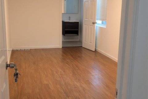 Villa ou maison à vendre à Hialeah, Floride: 3 chambres, 98.1 m2 № 2077723 - photo 10