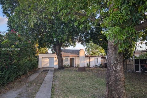 Villa ou maison à vendre à Hialeah, Floride: 3 chambres, 98.1 m2 № 2077723 - photo 2