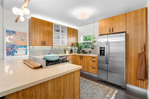 House in Miami, Florida 3 bedrooms, 161.28 sq.m. № 1695617 - photo 4