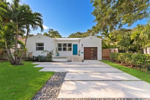 House in Miami, Florida 3 bedrooms, 161.28 sq.m. № 1695617 - photo 1