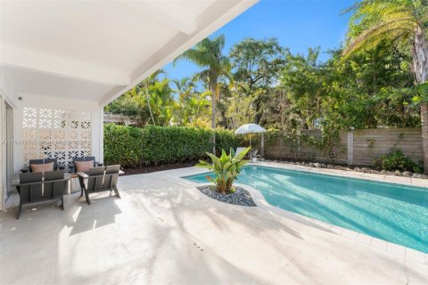 House in Miami, Florida 3 bedrooms, 161.28 sq.m. № 1695617 - photo 22