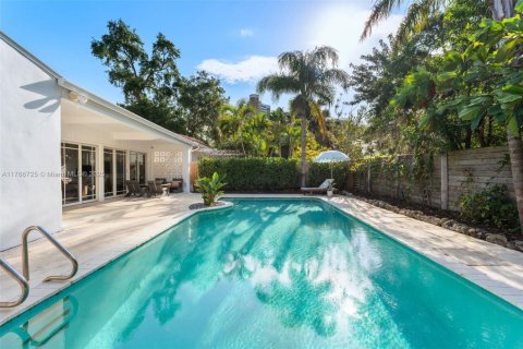House in Miami, Florida 3 bedrooms, 161.28 sq.m. № 1695617 - photo 24