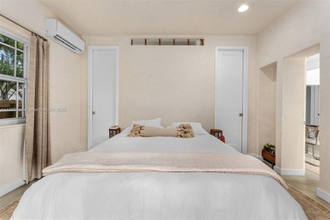 House in Miami, Florida 3 bedrooms, 161.28 sq.m. № 1695617 - photo 6