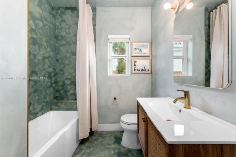 House in Miami, Florida 3 bedrooms, 161.28 sq.m. № 1695617 - photo 9