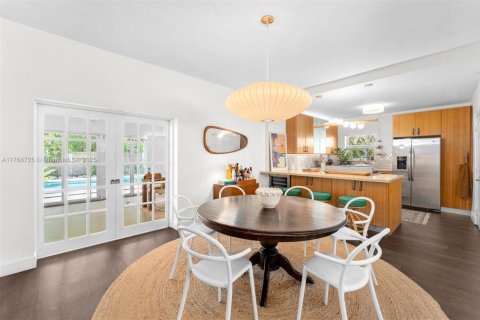 House in Miami, Florida 3 bedrooms, 161.28 sq.m. № 1695617 - photo 16