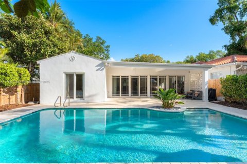 House in Miami, Florida 3 bedrooms, 161.28 sq.m. № 1695617 - photo 25