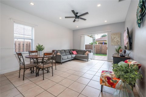House in Davie, Florida 3 bedrooms, 152.27 sq.m. № 1706487 - photo 9