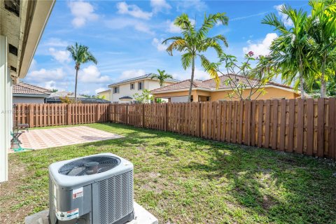 House in Davie, Florida 3 bedrooms, 152.27 sq.m. № 1706487 - photo 19