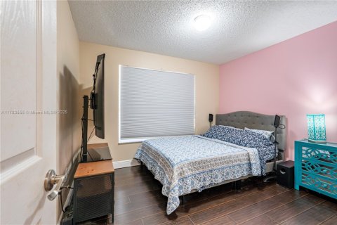 House in Davie, Florida 3 bedrooms, 152.27 sq.m. № 1706487 - photo 17