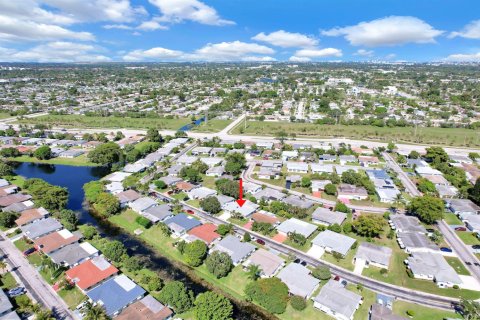 Villa ou maison à vendre à Margate, Floride: 2 chambres, 157 m2 № 2424874 - photo 27