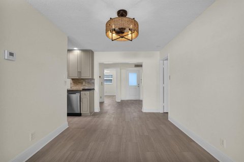 Villa ou maison à vendre à Margate, Floride: 2 chambres, 157 m2 № 2424874 - photo 8