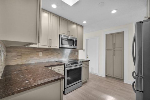 Villa ou maison à vendre à Margate, Floride: 2 chambres, 157 m2 № 2424874 - photo 10