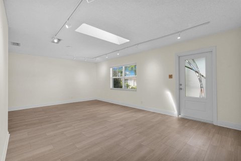 Villa ou maison à vendre à Margate, Floride: 2 chambres, 157 m2 № 2424874 - photo 4