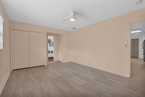 Villa ou maison à vendre à Margate, Floride: 2 chambres, 157 m2 № 2424874 - photo 16