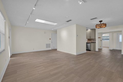 Villa ou maison à vendre à Margate, Floride: 2 chambres, 157 m2 № 2424874 - photo 7