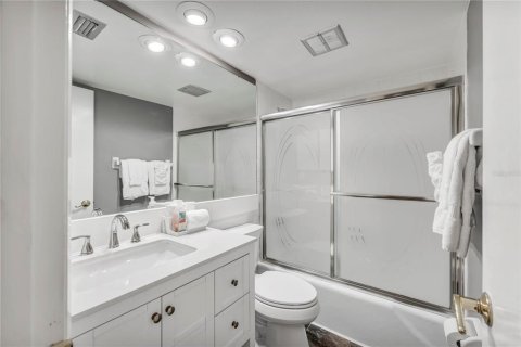 Condo in Sarasota, Florida, 2 bedrooms № 2239895 - photo 16