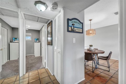 Condo in Sarasota, Florida, 2 bedrooms № 2239895 - photo 10