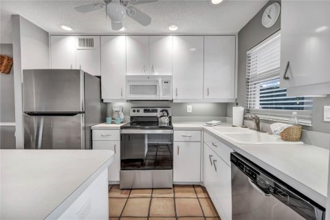 Condo in Sarasota, Florida, 2 bedrooms № 2239895 - photo 13