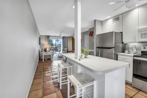 Condo in Sarasota, Florida, 2 bedrooms № 2239895 - photo 8