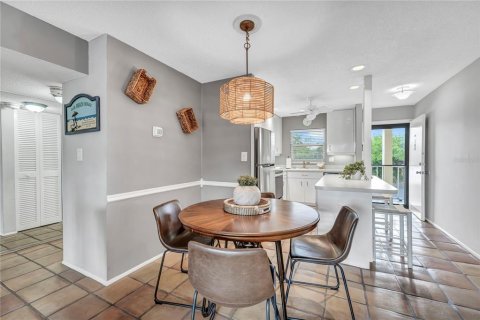Condo in Sarasota, Florida, 2 bedrooms № 2239895 - photo 11