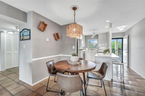 Condo in Sarasota, Florida, 2 bedrooms № 2239895 - photo 9