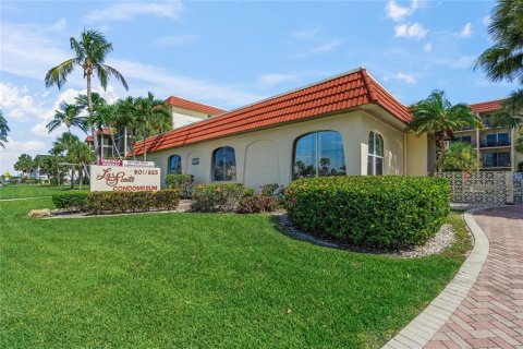 Condo in Sarasota, Florida, 2 bedrooms № 2239895 - photo 25