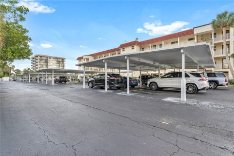 Condo in Sarasota, Florida, 2 bedrooms № 2239895 - photo 19