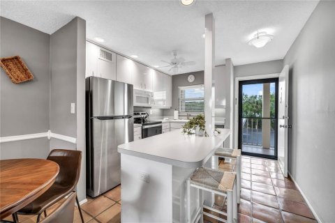 Condo in Sarasota, Florida, 2 bedrooms № 2239895 - photo 12