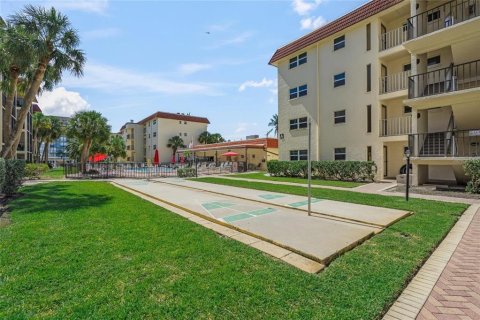Condo in Sarasota, Florida, 2 bedrooms № 2239895 - photo 28