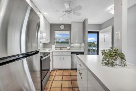 Condo in Sarasota, Florida, 2 bedrooms № 2239895 - photo 14