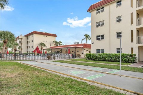 Condo in Sarasota, Florida, 2 bedrooms № 2239895 - photo 21