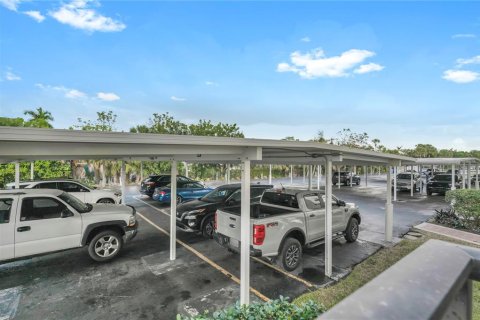 Condo in Sarasota, Florida, 2 bedrooms № 2239895 - photo 20