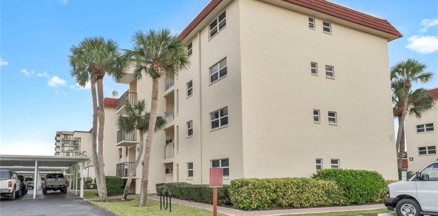Condo in Sarasota, Florida, 2 bedrooms № 2239895