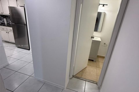Condominio en alquiler en North Miami Beach, Florida, 1 dormitorio, 66.89 m2 № 1924530 - foto 15