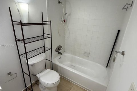 Condominio en alquiler en North Miami Beach, Florida, 1 dormitorio, 66.89 m2 № 1924530 - foto 18