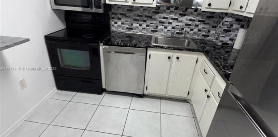 Condominio en North Miami Beach, Florida, 1 dormitorio № 1924530