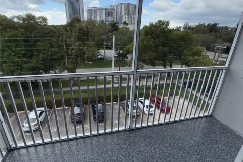 Condominio en alquiler en North Miami Beach, Florida, 1 dormitorio, 66.89 m2 № 1924530 - foto 13