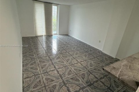 Condominio en alquiler en North Miami Beach, Florida, 1 dormitorio, 66.89 m2 № 1924530 - foto 17