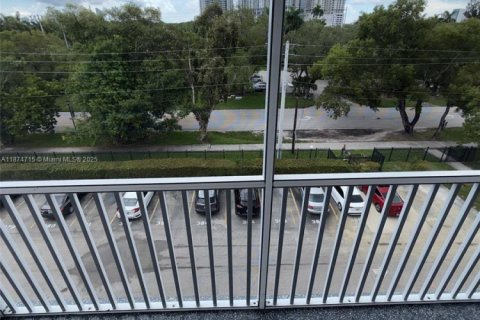 Condominio en alquiler en North Miami Beach, Florida, 1 dormitorio, 66.89 m2 № 1924530 - foto 12