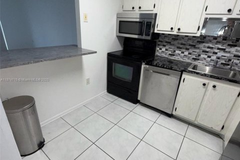 Condominio en alquiler en North Miami Beach, Florida, 1 dormitorio, 66.89 m2 № 1924530 - foto 11