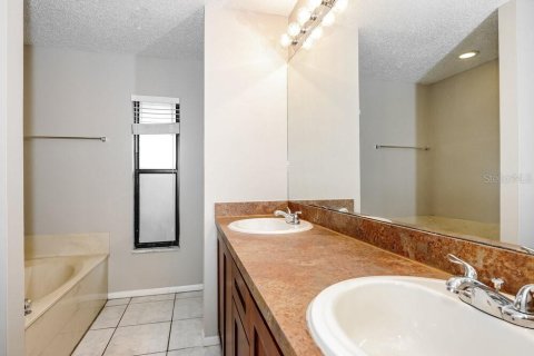 Villa ou maison à louer à Oviedo, Floride: 3 chambres, 164.72 m2 № 2391615 - photo 12