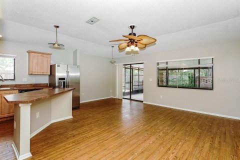 Villa ou maison à louer à Oviedo, Floride: 3 chambres, 164.72 m2 № 2391615 - photo 6