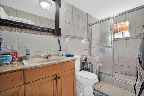 Commercial property in Miami, Florida 247.68 sq.m. № 2052903 - photo 6