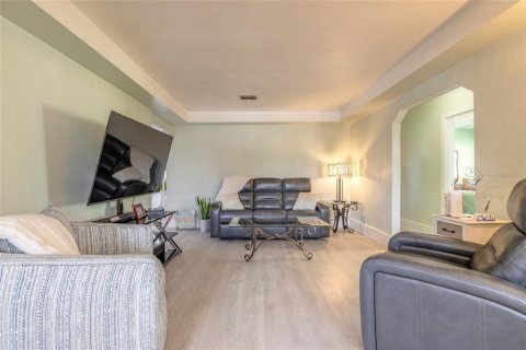 Купить виллу или дом в Нью-Смирна-Бич, Флорида 7 комнат, 117.52м2, № 1722660 - фото 14