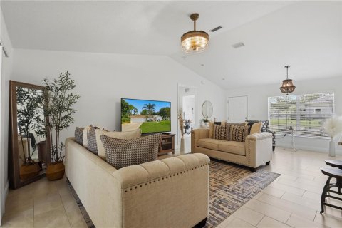 House in Palm Coast, Florida 3 bedrooms, 128.58 sq.m. № 2299860 - photo 18