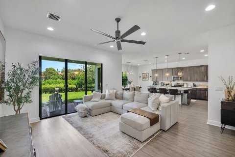 House in Coral Springs, Florida 4 bedrooms, 205.31 sq.m. № 2087157 - photo 9