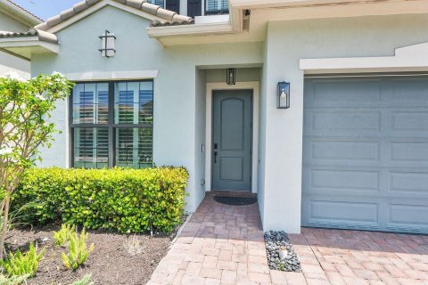 House in Coral Springs, Florida 4 bedrooms, 205.31 sq.m. № 2087157 - photo 5