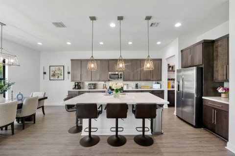 House in Coral Springs, Florida 4 bedrooms, 205.31 sq.m. № 2087157 - photo 12