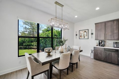 House in Coral Springs, Florida 4 bedrooms, 205.31 sq.m. № 2087157 - photo 13