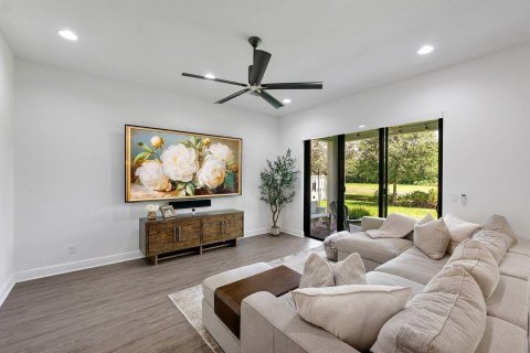 House in Coral Springs, Florida 4 bedrooms, 205.31 sq.m. № 2087157 - photo 8